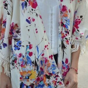 Umgee Medium Kimono Shawl Fringe White With Floral Boho‎ Hippie Robe Swim Cover